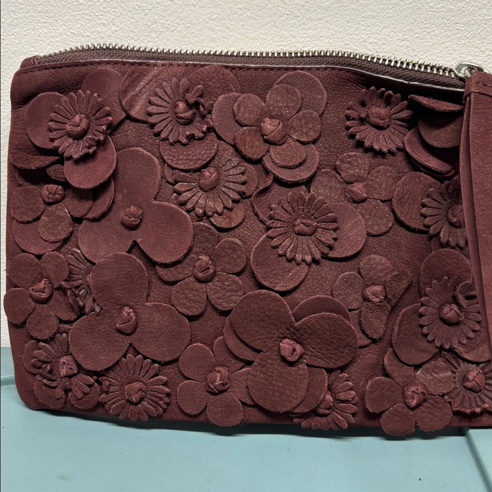 Punto Fibbia, Suede, 3D Floral Clutch/Wristlet, Cosmetic bag